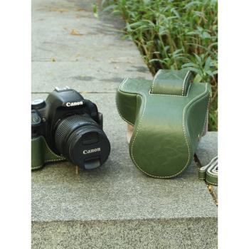 Canon佳能 800D 專為 Canon 佳能 800D 及其他相容機型設計的 LP-E17 假電池 + 充電器套裝,支援 PD 9V/12V 輸入與 8.4V/2A 輸出,提供穩定電源與快速充電。產品尺寸約 39.9 x 3.2 x 1.3 cm,內容包含 1 個 LP-E17 假電池與充電器。適用主機:RP、77D、200D、250D、750D、760D、800D、850D;Rebel T6i、T6s、T7i、T8i、SL2(不適用 M3、M5、M6)。透過 BSMI R36514 認證,產地中國,確保相機/攝影機週邊電池配件的安全使用,提升您的攝影體驗。