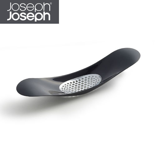 《Joseph Joseph英國創意餐廚》好輕鬆壓蒜器(黑)-20061