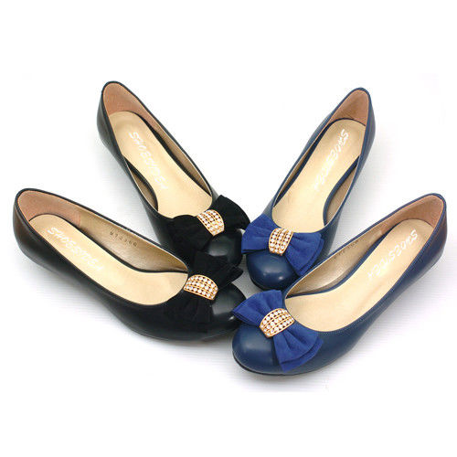 【 101大尺碼女鞋】│大尺碼系列│金鑽蝴蝶飾低跟包鞋  (黑/藍)  365-01