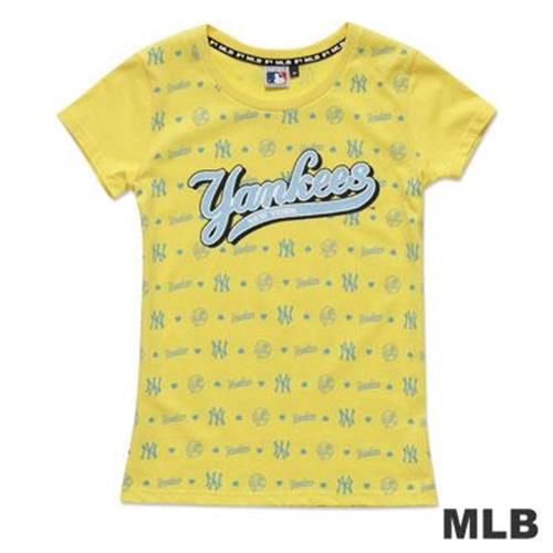 MLB-紐約洋基隊滿版LOGO印花T恤-淺黃(女)