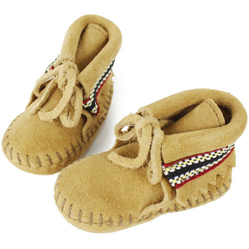 MINNETONKA 卡其色一體成形麂皮民族刺繡莫卡辛 嬰兒鞋