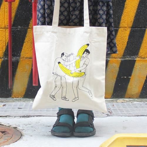 【SEIO】帆布包 環保包 經典歐美 SEIO 自定款設計環保帆布包 人類香蕉打架 逗趣 香蕉大玩具 手拿肩背包