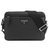 PRADA 2VH094 三角LOGO荔枝牛皮前口袋斜背相機包.黑