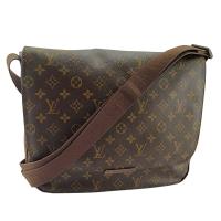 LV LOUIS VUITTON路易威登 經典字紋 Beaubourg MM 斜揹書包 這款LV LOUIS VUITTON路易威登 M46049 Diane 老花塗層帆布拼牛皮緹花背帶翻蓋法棍包為全新商品,採用經典老花圖案與高質感牛皮拼接設計,呈現優雅時尚風格。包款為斜揹包,尺寸為長24cm、寬9cm、高15cm,背帶垂直高度53cm,適合日常出街或通勤使用。內層為織布材質,附有LV原廠防塵袋與專櫃購買證明影本,商品來自LV專櫃購入,適用男女,開口方式為掀開式,無外部與內部夾層,底珠設計無,不支援A4尺寸放置。