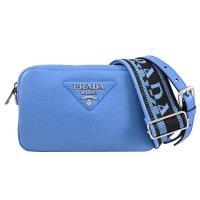 PRADA 1BH192 浮雕LOGO三角縫線雙背帶拉鍊斜背相機包.水藍