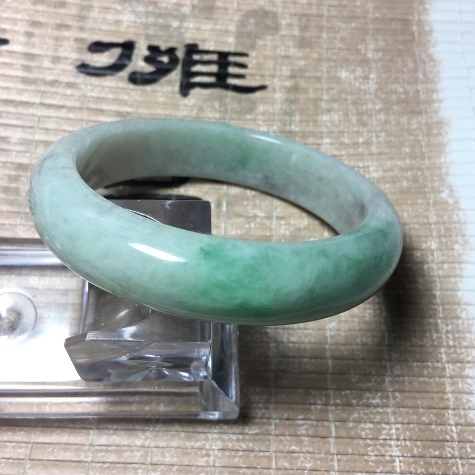 A貨翡翠 飄陽綠 手鐲/玉鐲(手圍18.5) 品澐珠寶