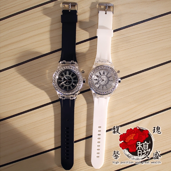 【馥瑰馨盛】分秒必賺水鑽招財手錶(含開光加持-白色或黑色)