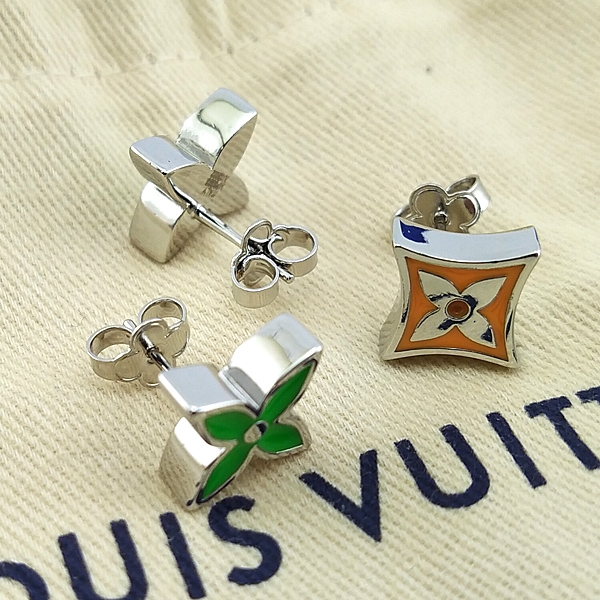 Louis Vuitton 2023 SS Petit louis earrings (M00390)