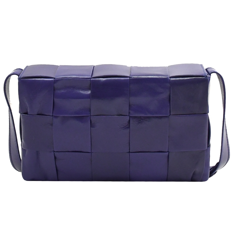 BOTTEGA VENETA 667298 Cassette 亮面大編織斜背包.深紫|BV斜背包|ETMall東森購物網