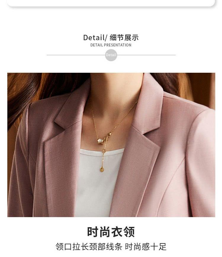 Detail 细节展示 时尚衣领 领口拉长颈部线条 时尚感十足 