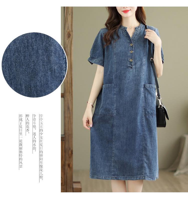 亭亭玉立的少女在夏日的骄阳里像花儿般, 争奇斗艳,迷人的水韵, 一醉人的花香, 形成了夏日里一道靓丽独特的风景, 