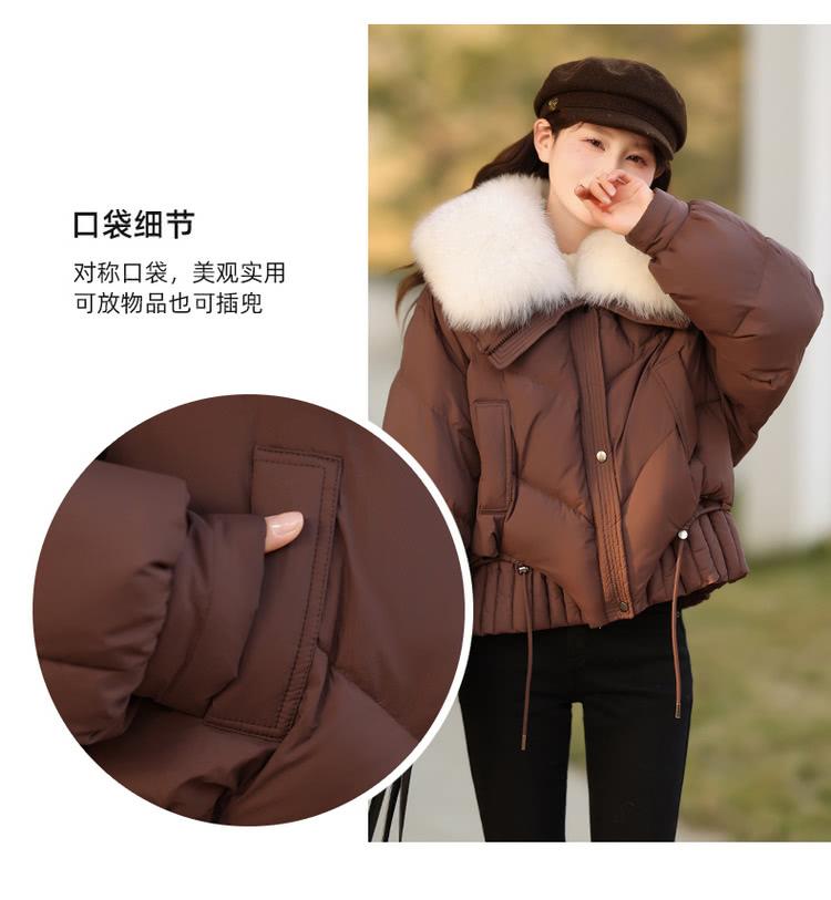 口袋细节 对称口袋,美观实用 可放物品也可插兜 