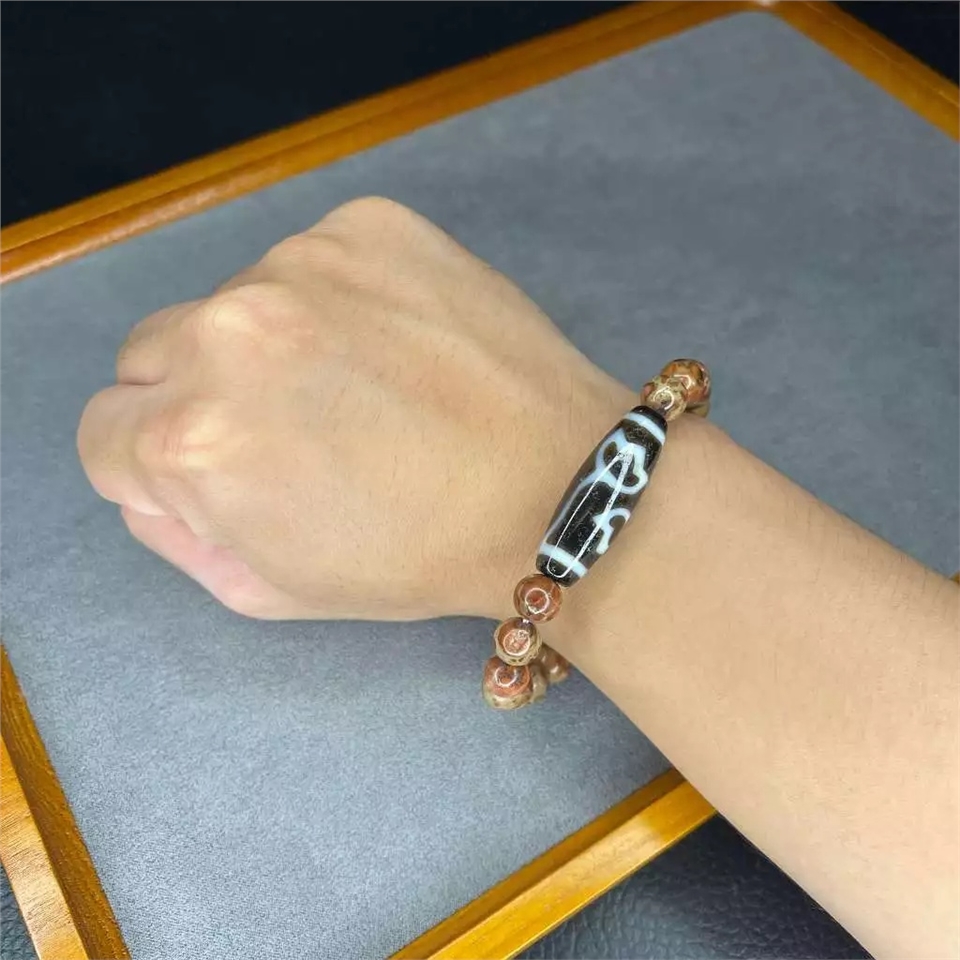 御幸天珠 V07025 珍品 龍鈎天珠 41x14mm うずまき模様 渦巻き 蛇 ヘビ