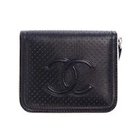 CHANEL 雙C LOGO洞洞短夾(黑)37573-BA/WH