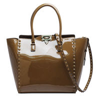 VALENTINO 經典Rockstud系列鉚釘造型漆皮圓柄手提/肩背包(棕色)HWB00339-AVKL01-T06