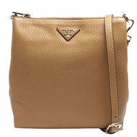 PRADA Vitello Daino系列三角LOGO荔枝紋小牛皮斜背小包(米色)BT0998-SASAMO