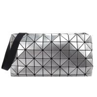ISSEY MIYAKE 三宅一生 BAOBAO CARTON S幾何方格6X10亮面斜背包(銀)
