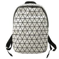 ISSEY MIYAKE 三宅一生 BAOBAO幾何皮質霧面噴射後背包(米灰)
