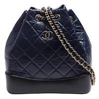 CHANEL 經典GABRIELLE系列霧銀金屬雙C LOGO牛皮雙色鍊帶後背包(海軍藍X黑)