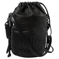 BOTTEGA VENETA 431568 經典手工編織小牛皮斜背束口水桶包. 黑