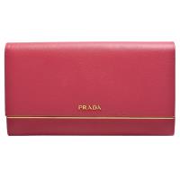 PRADA 經典SAFFIANO METAL系列金色字母浮雕LOGO防刮牛皮金屬邊條雙釦手拿包(桃紅)