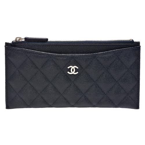CHANEL 經典雙C LOGO菱格紋魚子醬牛皮銀釦手拿拉鍊長夾(午夜藍)