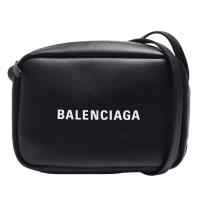 BALENCIAGA 經典EVERYDAY系列品牌白色字母LOGO小牛皮斜背相機包(黑)