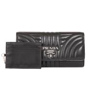 PRADA Diagramme 绗縫羊皮銀字LOGO附證件卡釦式長夾(黑)