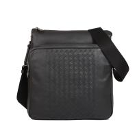BOTTEGA VENETA 經典羊皮編織男用中性斜背包(黑色)