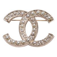 CHANEL 經典雙C LOGO珍珠/水鑽鑲嵌金屬胸針(金)