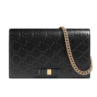 【GUCCI 】Signature 經典GG壓紋 蝴蝶結WOC牛皮鍊帶包 (431408-黑)