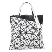 ISSEY MIYAKE 三宅一生 BAOBAO 6x6錯視斜紋手提包-白黑
