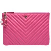 CHANEL 經典雙C LOGO V字紋小羊皮救生圈墜飾拉鍊手拿包(芭比粉)
