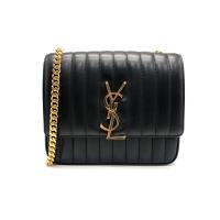 【YSL】新款 VICKY 金扣絎縫小羊皮斜背包 (532595-黑)