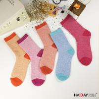 HADAY 女襪 保暖加厚發熱襪 無骨縫合 溫柔手感 繽紛配色 中長筒棉襪 吸濕透氣 5入組-細膩點點 亮眼工藝