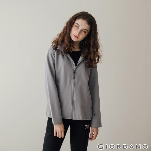 GIORDANO 女裝Softshell 三合一高機能刺繡徽章連帽外套  (多色任選)