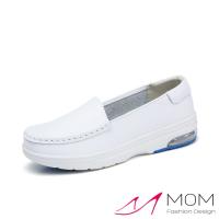 【MOM】真皮純色手工舒適彈力氣墊防滑機能護士鞋 白