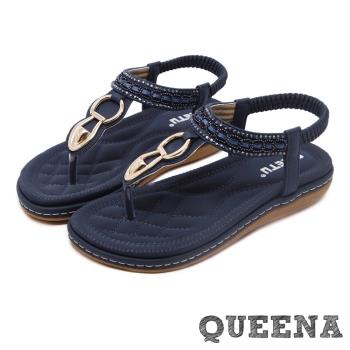 【QUEENA】金屬釦環水鑽串珠排飾T字舒適厚底涼鞋 深藍