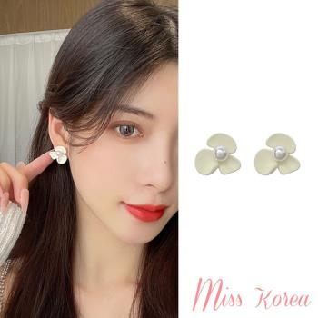 【MISS KOREA】韓國設計925銀針溫柔氣質白色花朵珍珠耳環