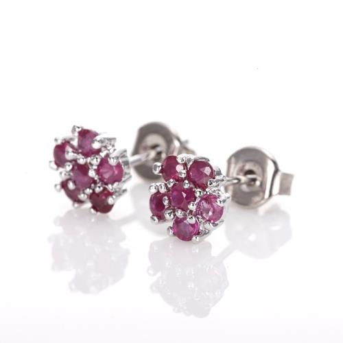 (買1送1)金工坊小花物語紅寶耳環