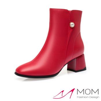 【MOM】短靴 粗跟短靴/真皮優雅珍珠釦造型粗跟短靴 紅