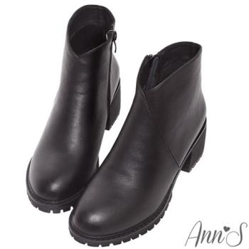 Ann’S紐約小姐-顯瘦V口剪裁圓頭牛皮真皮粗跟短靴5.5cm-黑