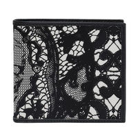 ALEXANDER McQUEEN 蕾絲骷髏頭印花圖案牛皮飾邊對折短夾(黑)