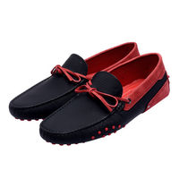 TOD’S 聯名FERRARI GOMMINO MOCASSINO系列麂皮綁帶撞色手工豆豆鞋(紅X黑)