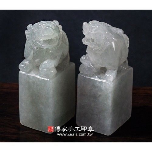 【傳家手工印章】頂級(淡綠)緬甸玉翡翠方印章｛半手工噴砂，六分章，單章｝