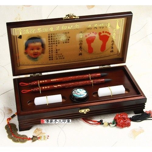 【傳家手工嬰兒三寶】精美木盒烤漆+金箔足印+豪華精雕胎毛筆3支+發財章電腦刻2顆