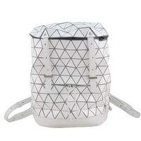【ISSEY MIYAKE 三宅一生】BAOBAO 立體幾何亮面後背包(白)