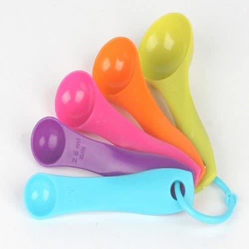 [協貿國際]烘焙量勺塑料克量勺五件套装彩色加厚量匙刻度勺子厨房烘焙工具2入