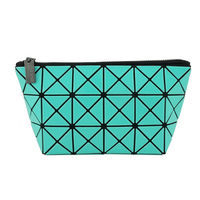 ISSEY MIYAKE 三宅一生BAOBAO 幾何方格亮面3x6化妝包(4色選)