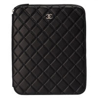 CHANEL 經典菱格紋小羊皮Apple iPad拉鍊式多功能(黑)